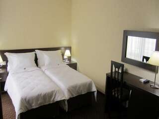 Гостиница Черное Море Геленджик Стандартный двухместный номер с 1 кроватью или 2 отдельными кроватями и балконом-2